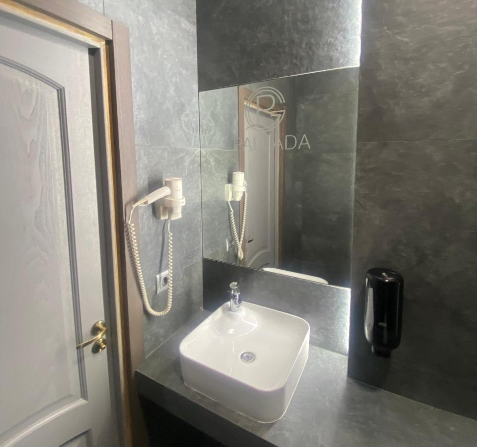 Pallada Hotel Ternopil Luaran gambar