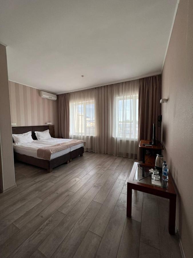 Pallada Hotel Ternopil Luaran gambar