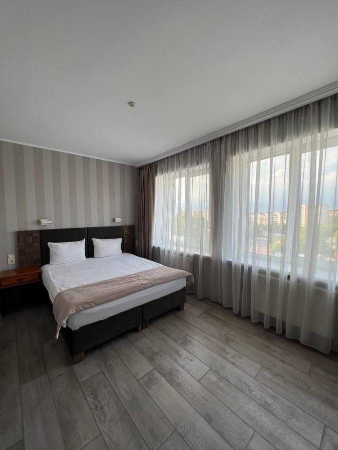 Pallada Hotel Ternopil Luaran gambar
