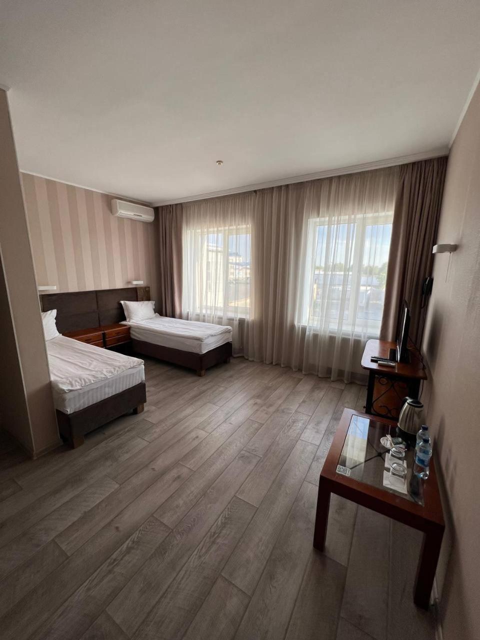 Pallada Hotel Ternopil Luaran gambar