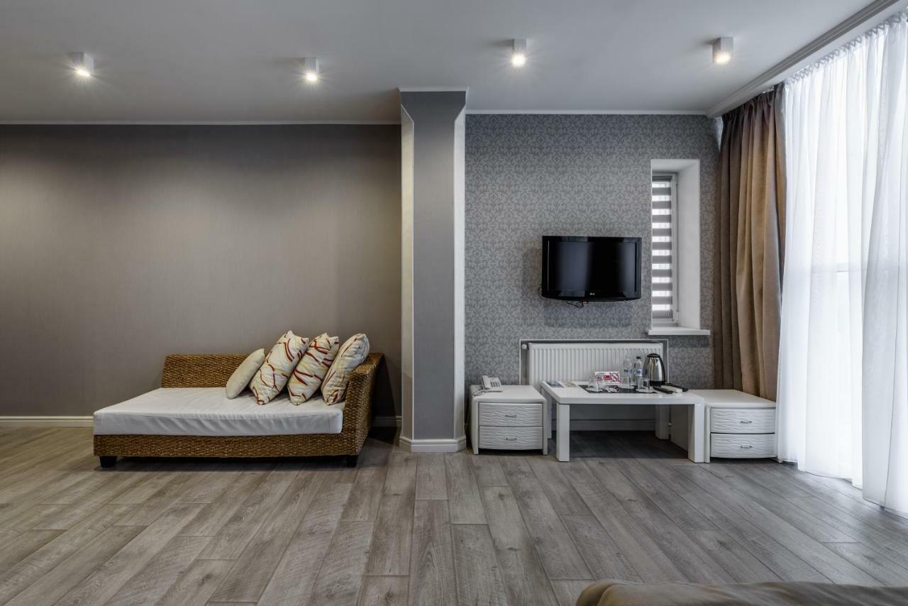 Pallada Hotel Ternopil Luaran gambar